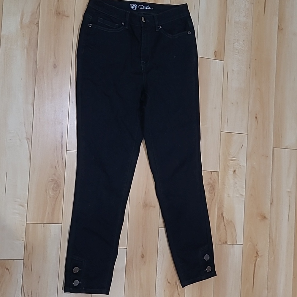 DG2 women's size 2 black jeans